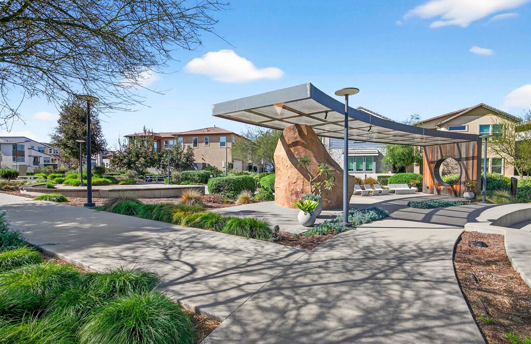 Building Photo - 346 Chorus