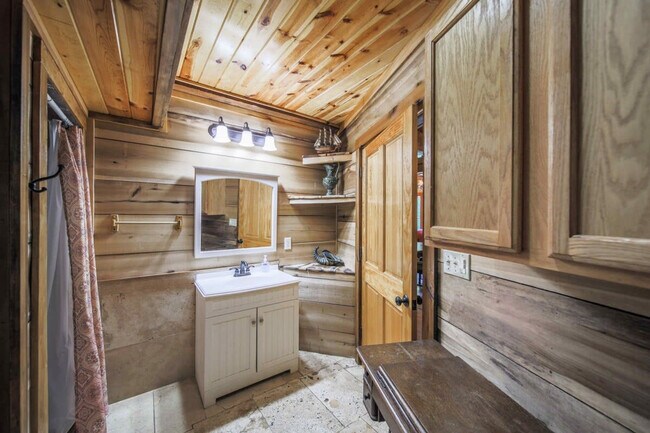 Building Photo - 195 Black Bear Dr