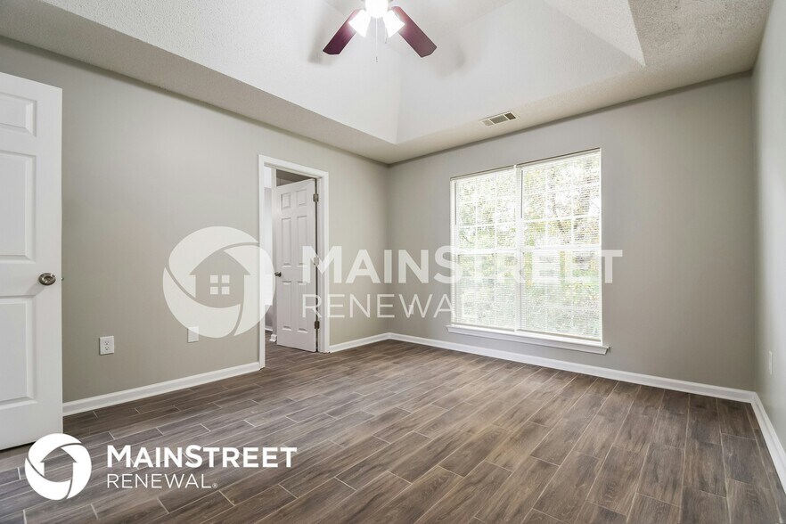 Building Photo - 9407 Rollinghills Dr