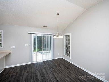 Building Photo - 2234 Pleasant Dale Dr
