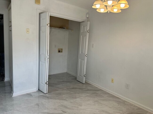 Building Photo - Beautiful 2 BR, 2 BA townhome for rent in ...