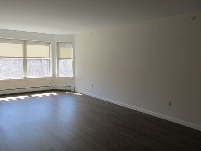 Building Photo - One Bed/One Bath with Wooded View