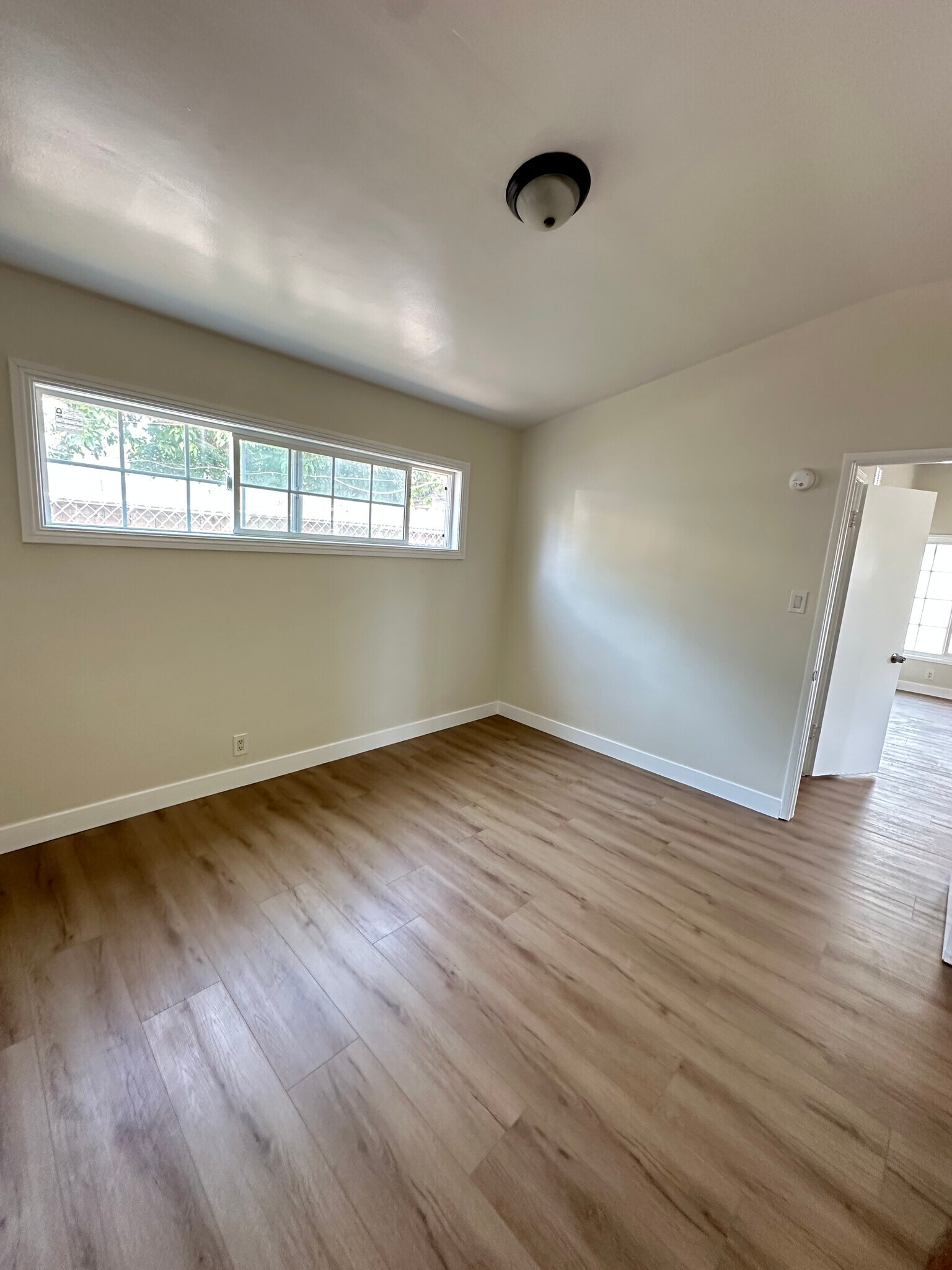Building Photo - 171 E 68th Way
