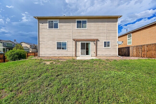 Building Photo - $2,495 - 3-Bed Home with Updated Features ...