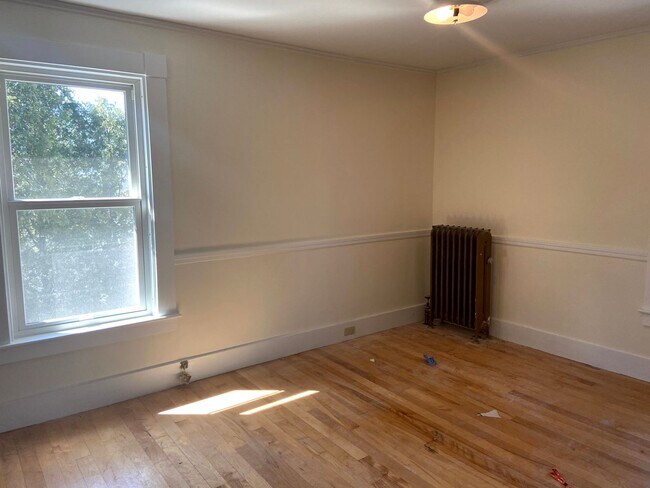 Building Photo - 4 bedroom single family home with two car garage