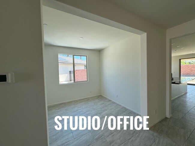 Building Photo - 51660 Whiptail Dr