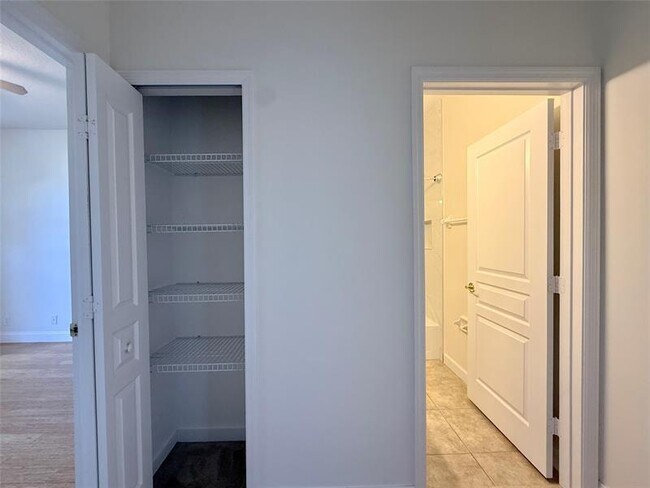 Building Photo - 10495 SW West Park Ave