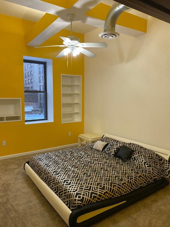 Building Photo - 335 N Superior St