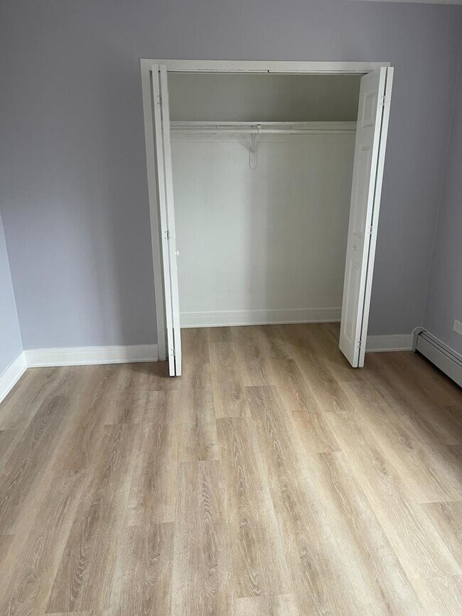 Building Photo - 6161 N Hoyne Ave