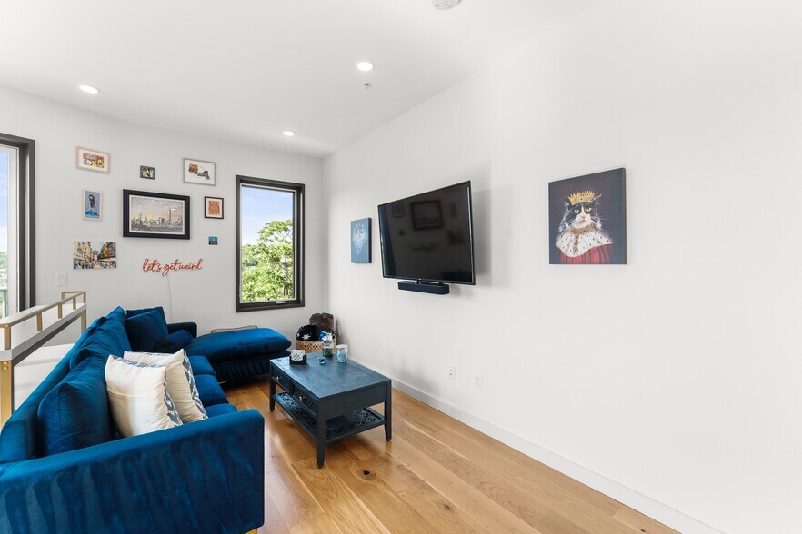 Building Photo - 191 Condor St