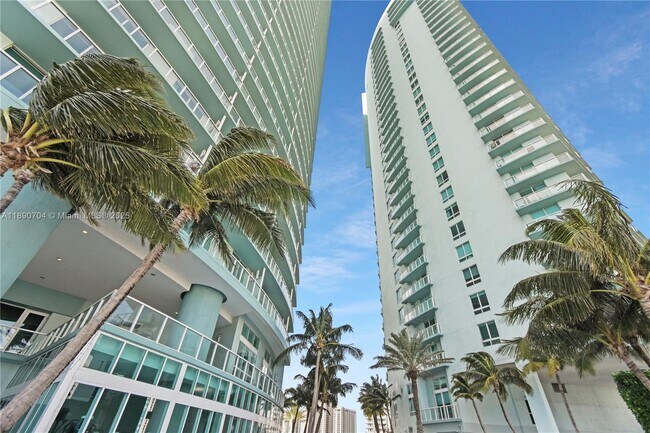 Building Photo - 1900 N Bayshore Dr