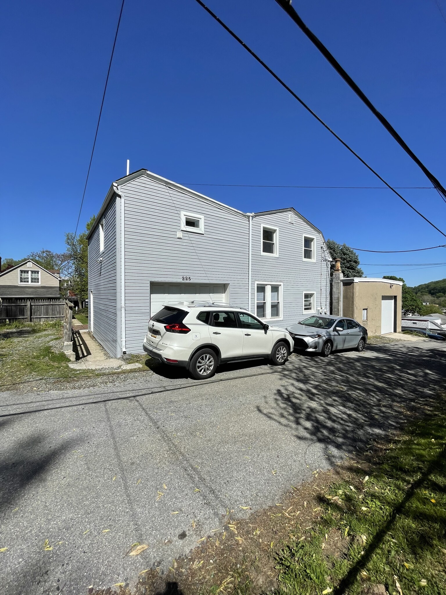 Alley access - 225 E 6th Ave