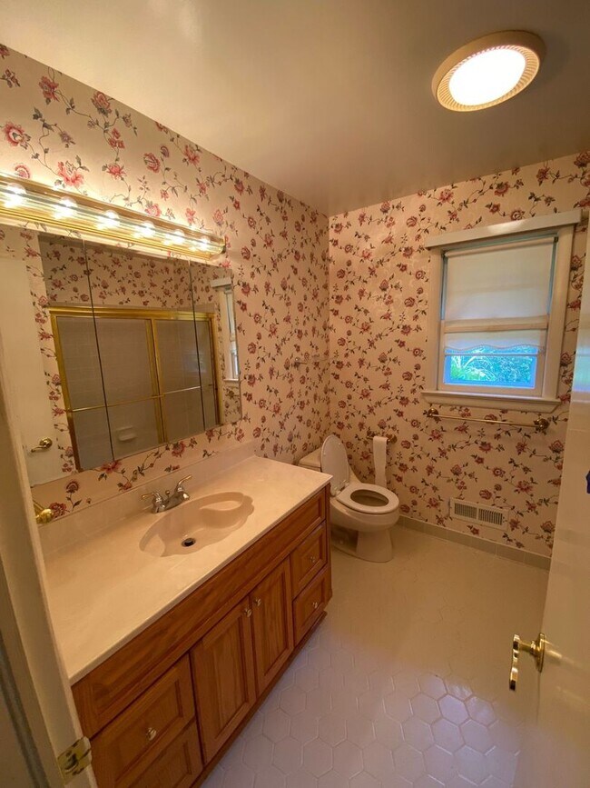 Building Photo - Welcome to your home in Chesopeian Colony,...