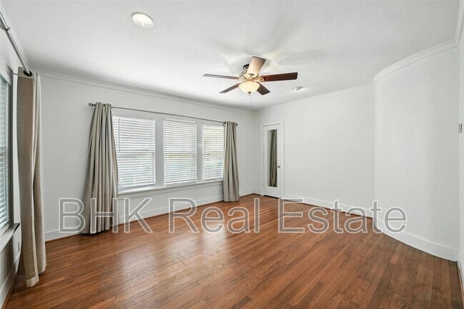 Building Photo - 4036 Dexter Ave