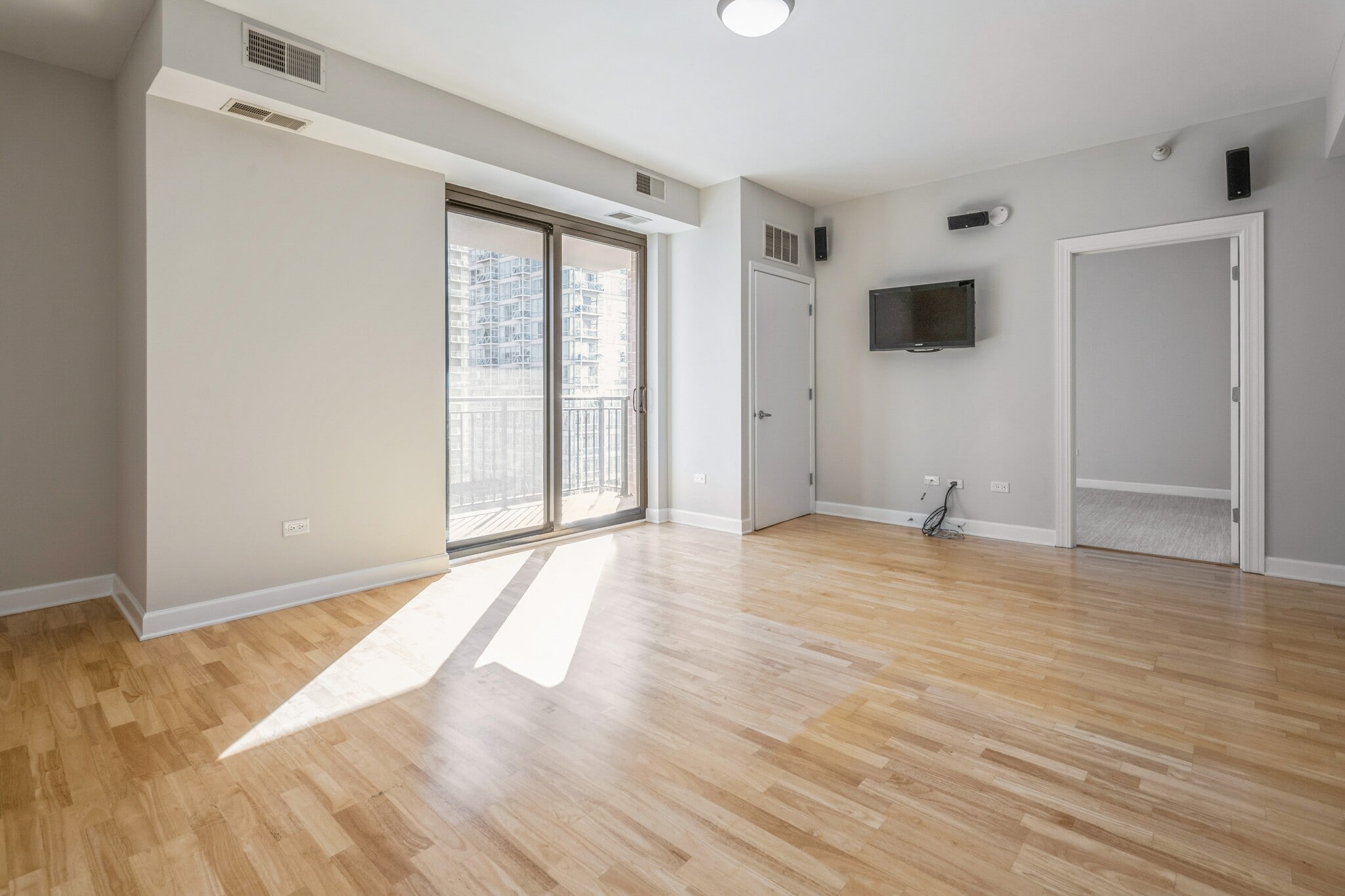 Building Photo - 451 W Huron St