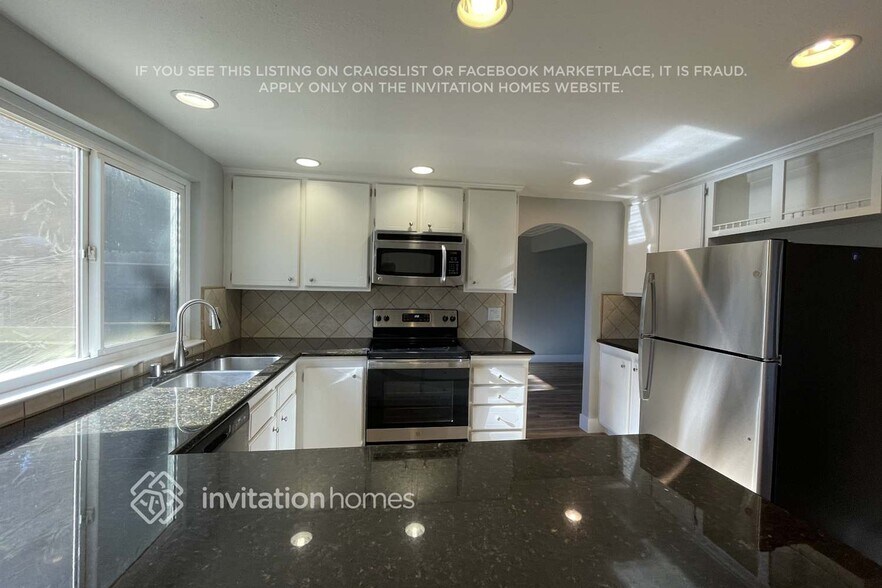 Building Photo - 160 Lakehurst Dr