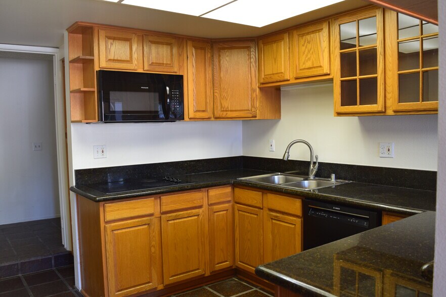 Building Photo - 575 Esplanade