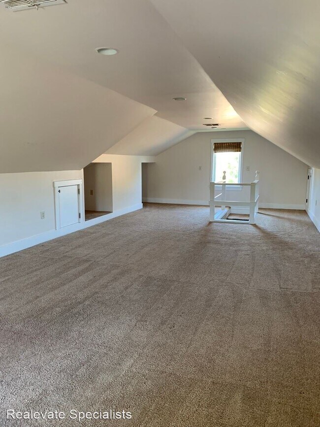 Building Photo - 3 br, 2 bath House - 6929 Saranac Street