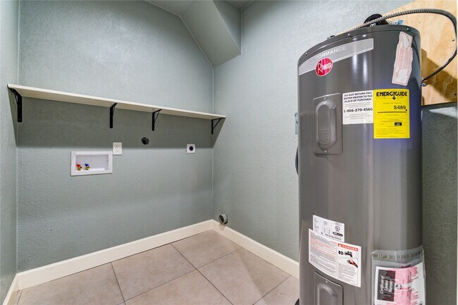 Building Photo - 4323 Continental Dr