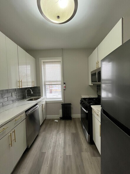 Primary Photo - 5809 Palisade Ave