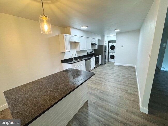Building Photo - 400 Campbell Cir