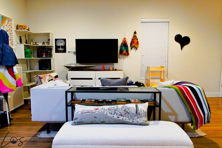 Building Photo - 1023 N Winchester Ave