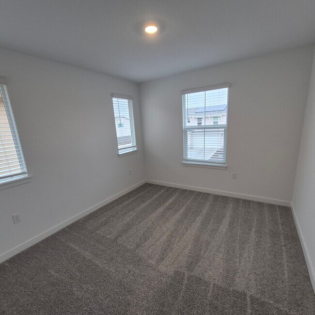 Building Photo - Brand New 4 Bedroom Home in Lennar's Cyan Community