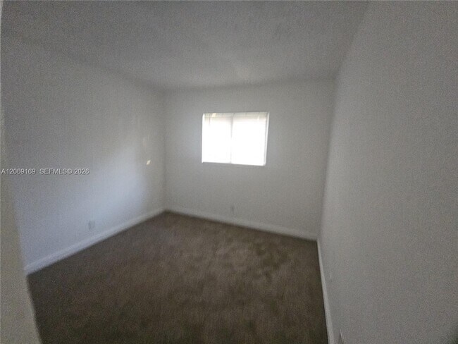 Building Photo - 253 San Remo Blvd