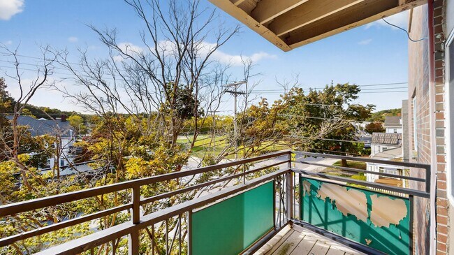 Building Photo - 525 Highland Ave