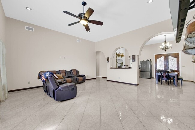 Building Photo - 825 Carpintero St