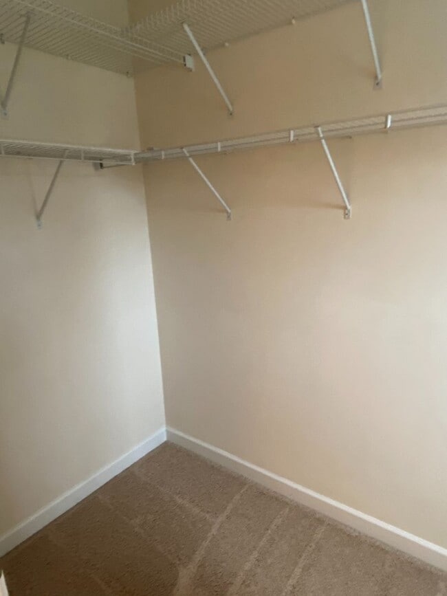 Building Photo - GORGEOUS 3 BR Townhome in the Heart of Bal...