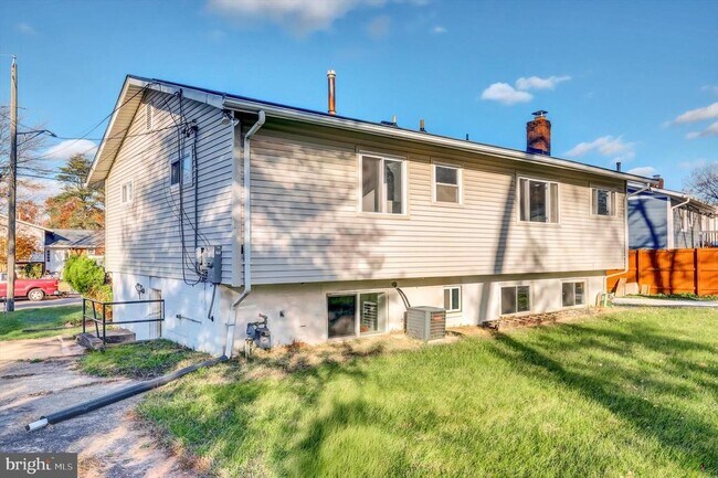 Building Photo - 4224 Kinmount Rd