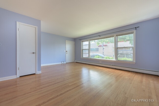 Building Photo - 5942 W Addison St