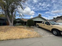 Building Photo - Located in a great neighborhood, 3-4 bedro...