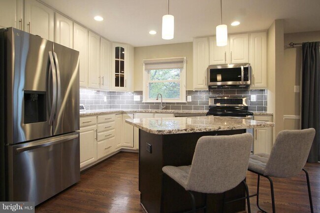 Building Photo - 4500 Lantern Pl