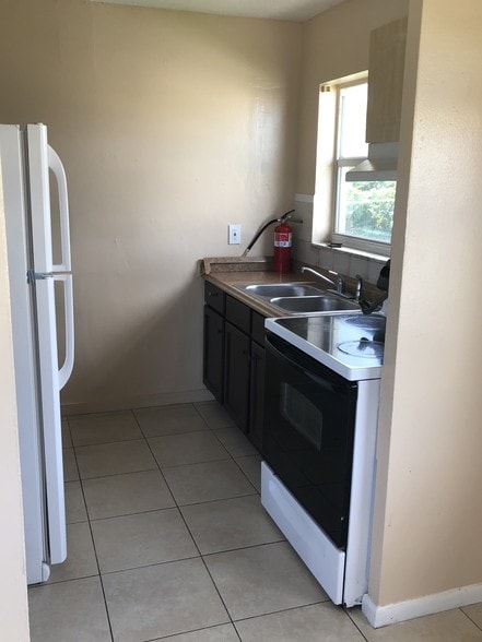 KItchen - 805 Foresteria Dr