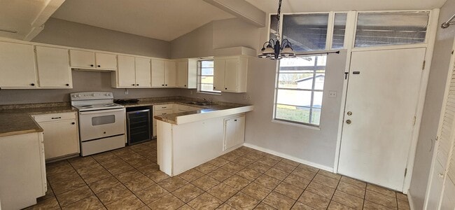 Building Photo - 304 Kessler Ave