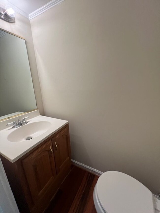 Building Photo - NICE TOWNHOME IN MONTGOMERY VILLAGE WITH F...