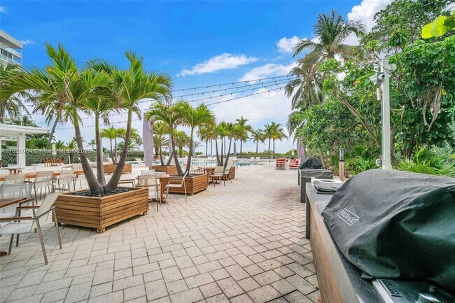 Building Photo - 611 Ocean Dr