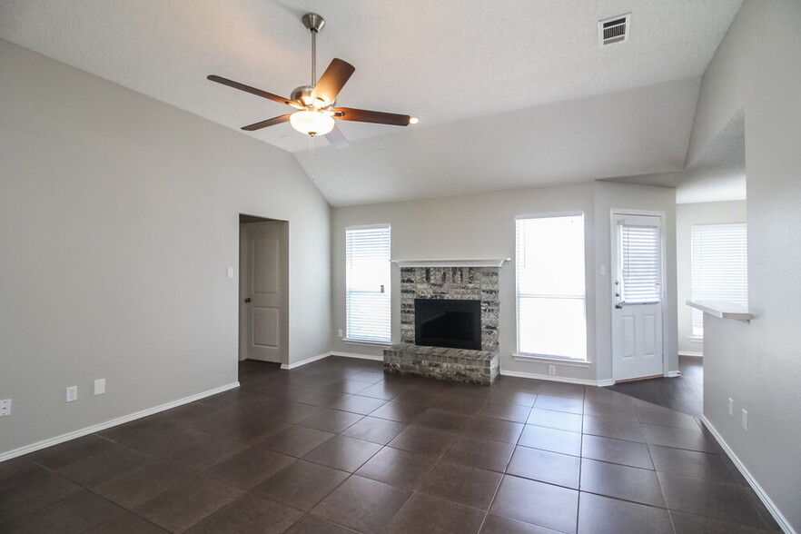 Building Photo - 706 Valleycreek Rd