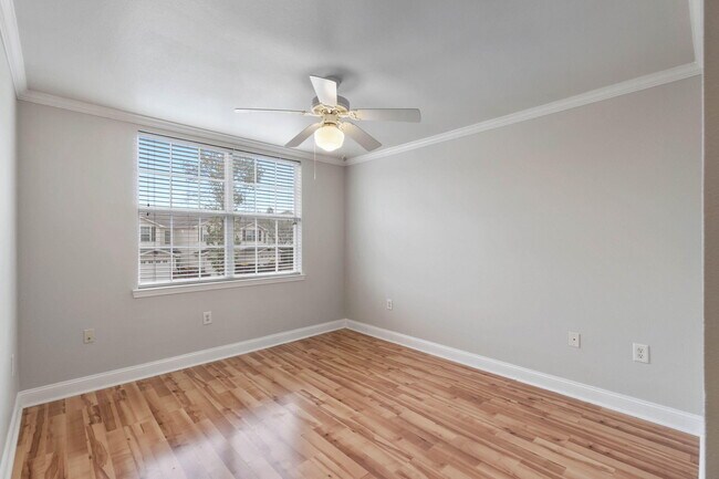 Building Photo - 747 Majestic Dr