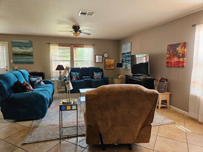 Building Photo - 4 Bedroom Corner Lot 2 Story Home