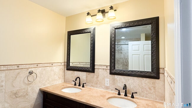 Building Photo - 271 Seaside Ave