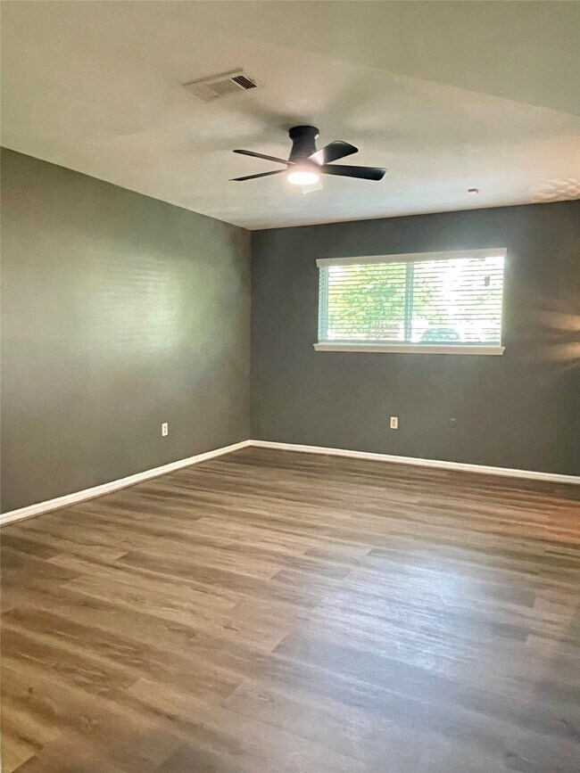Building Photo - 9626 Hearthwood Dr