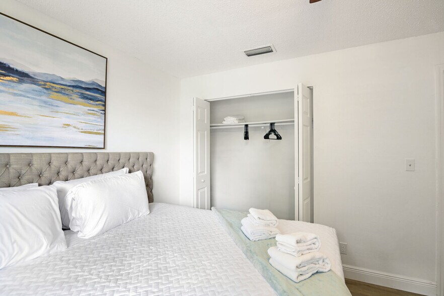 Building Photo - 811 W Magnolia St