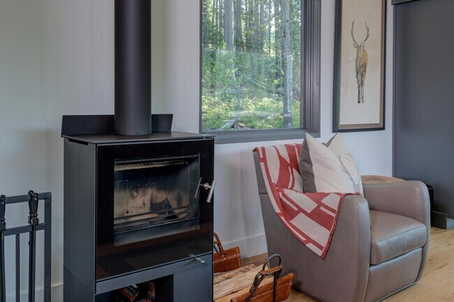 Building Photo - 17 Lakewood Dr