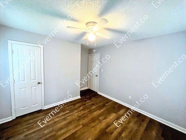 Building Photo - 8134 Douglas Ave