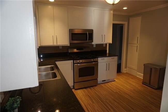 Building Photo - 2210 Lenox Rd NE