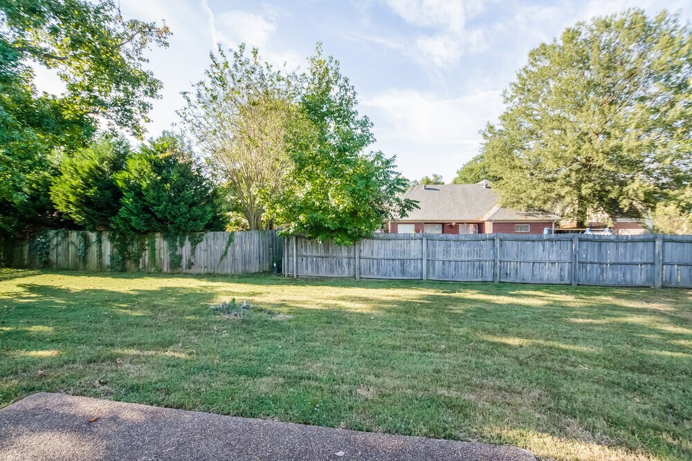 Building Photo - 5787 Reed Bend Cove