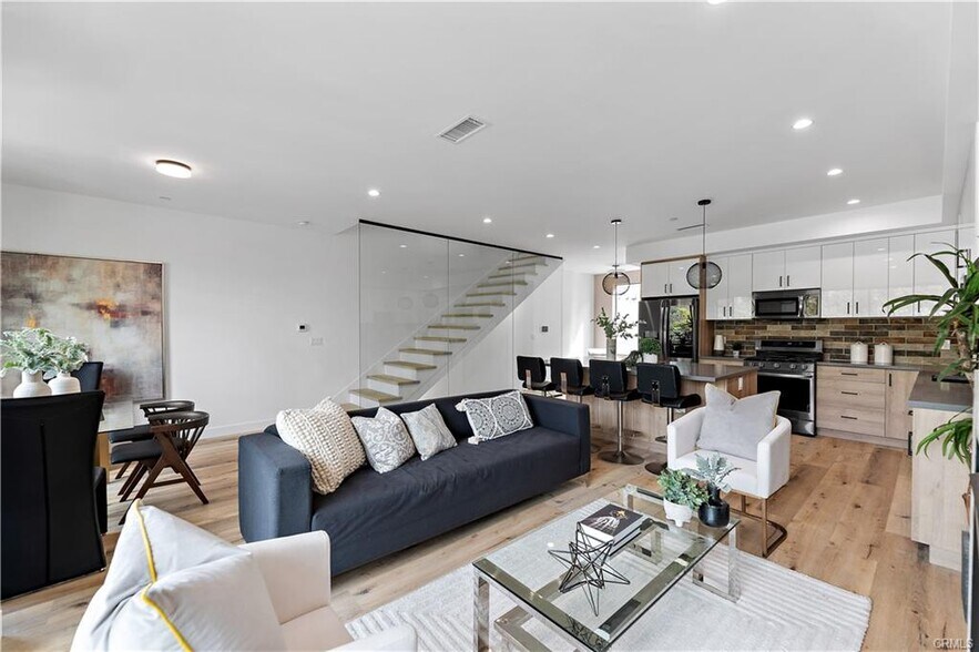 Building Photo - 11857 W Flower Ln